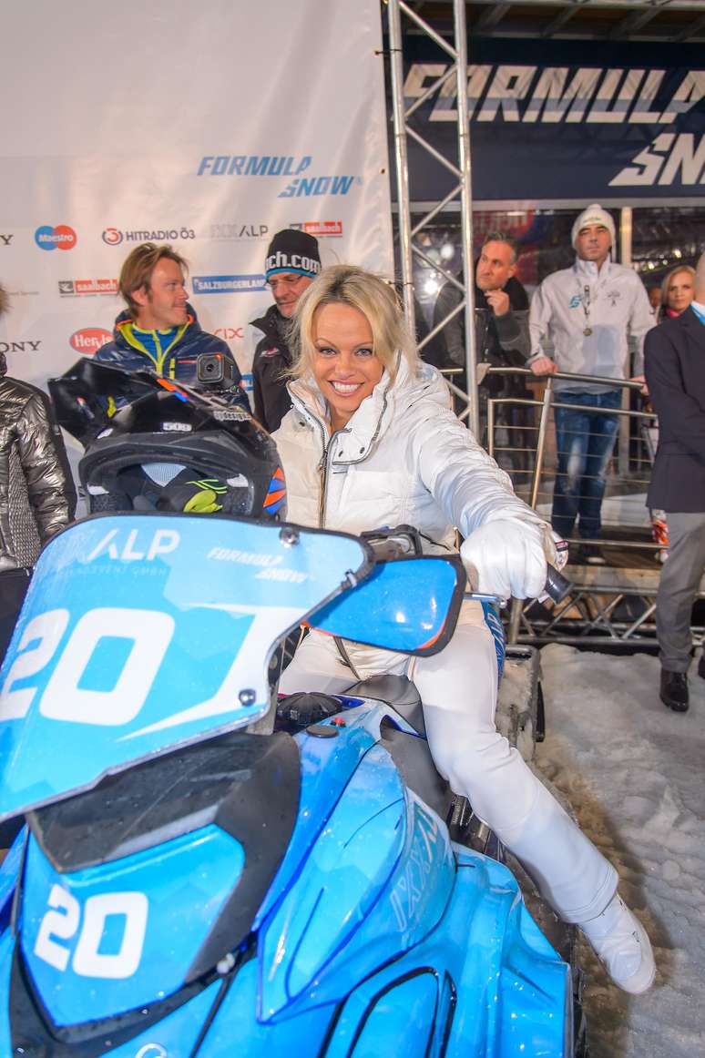 Pamela Anderson marcou presença na Formula Snow, na Áustria
