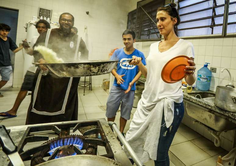 Jurada do Masterchef visitou a ocupação na escola Fernão Dias