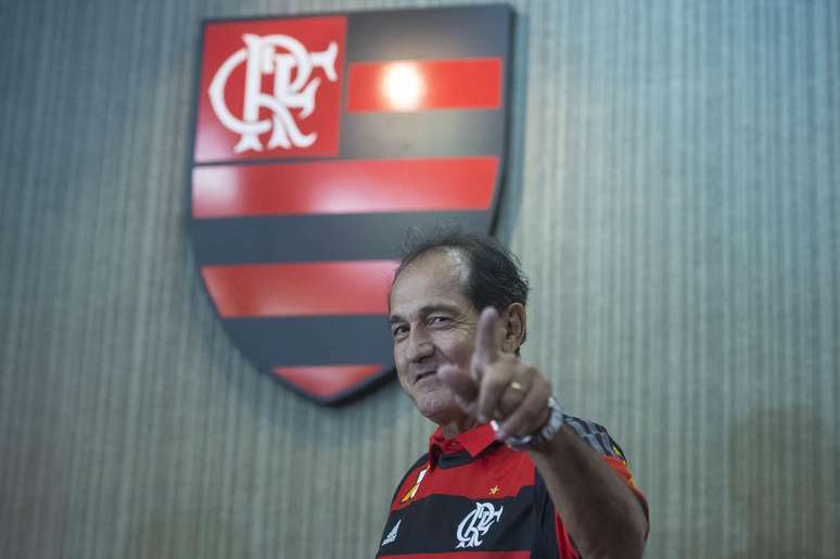 Após deixar o São Paulo em abril para tratar de problemas de saúde, o técnico ficou oito meses afastado do futebol e buscou se modernizar para voltar ao trabalho.