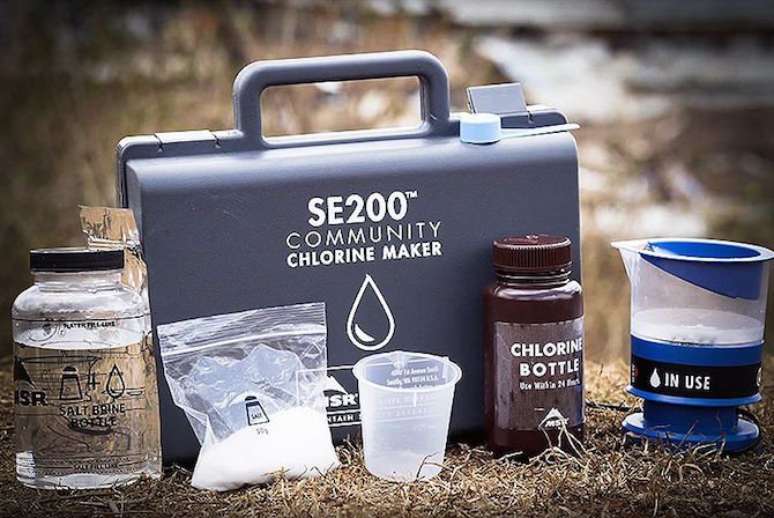 O SE200 produz cloro a partir de uma reação química que envolve sal, água e uma pequena descarga elétrica 