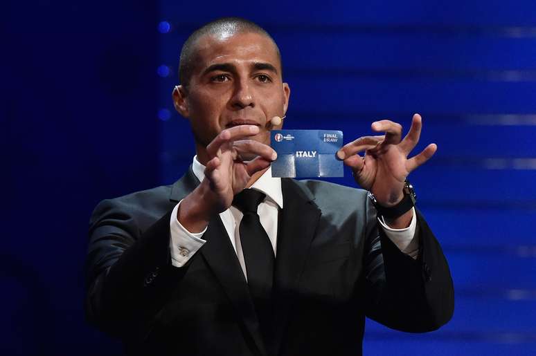 David Trezeguet sorteia a It&aacute;lia para o grupo E da Eurocopa.