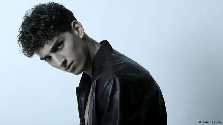 Modelo Qaher Harhash enfrenta problemas por ser palestino