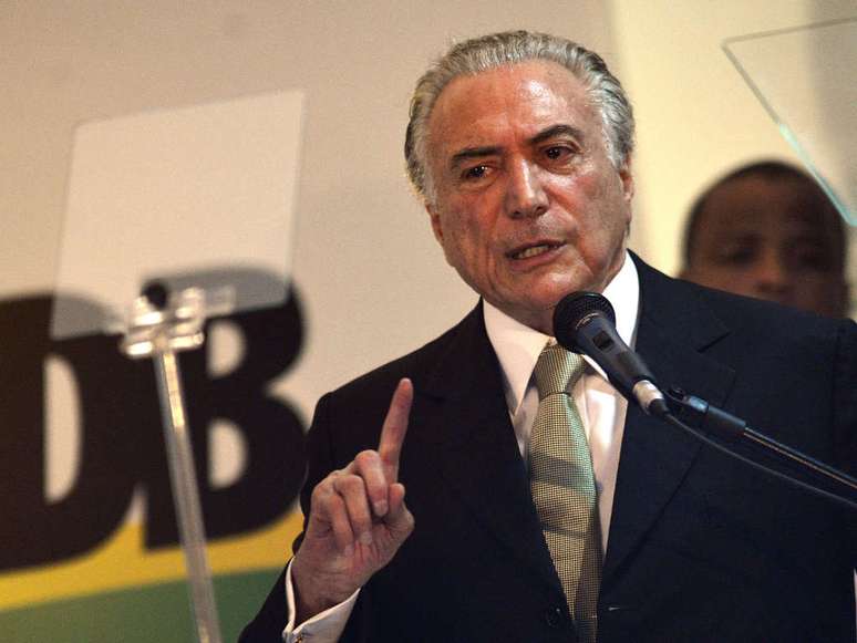 Um auxiliar de Temer disse ao jornal que primeiro é necessário consolidar a força de Temer na Câmara