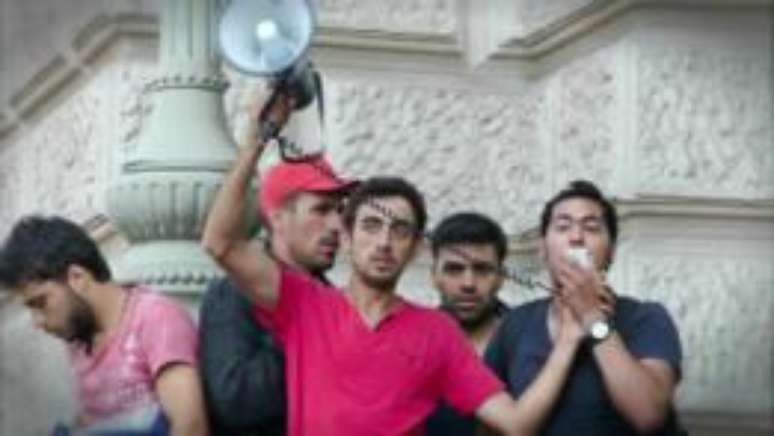Mohammad (direita) convenceu grupo a andar at&eacute; a &Aacute;ustria
