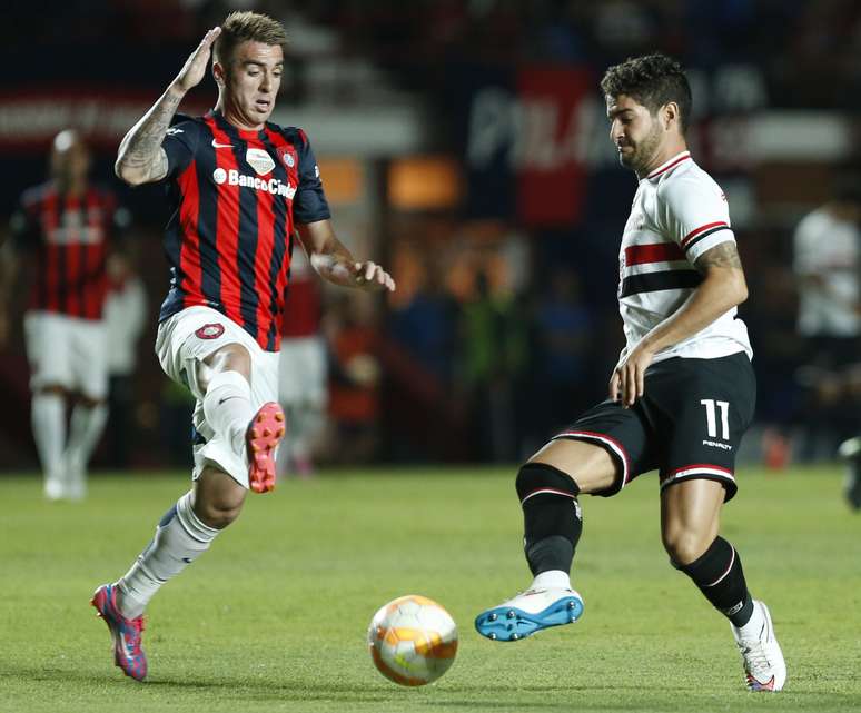 Buffarini marca em Pato em jogo da Libertadores de 2015