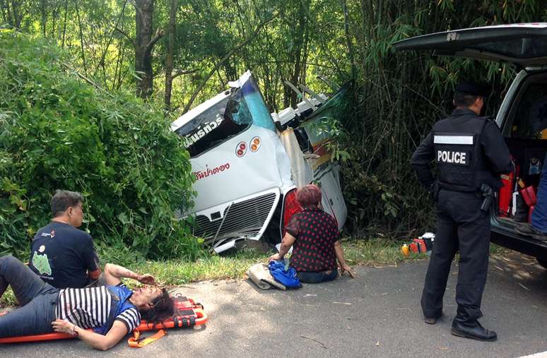 &Ocirc;nibus levava 21 turistas da Mal&aacute;sia