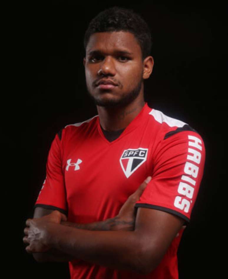 Jovem lateral, de 20 anos, é aposta do São Paulo para a temporada 2016