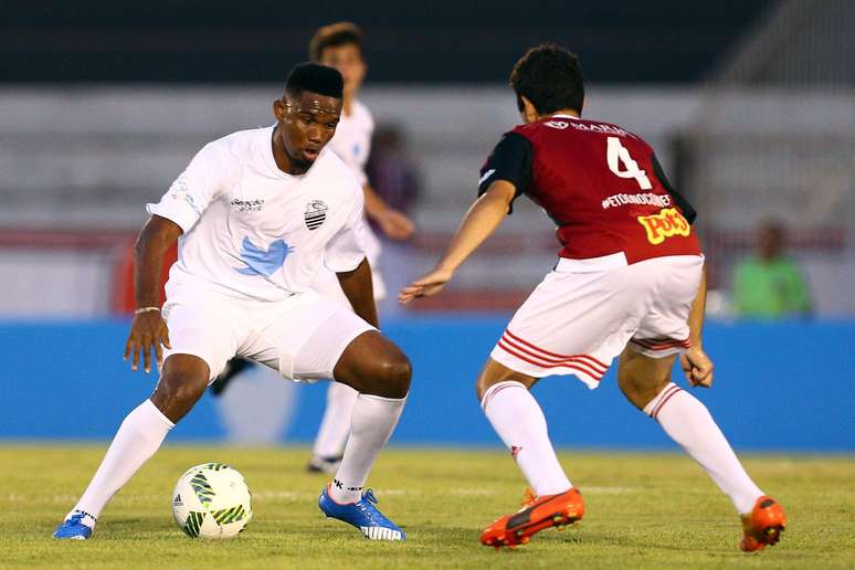 Samuel Eto'o, jogador camaron&ecirc;s do Antalyaspor, da Turquia, atuando pelo Comercial-SP durante partida festiva contra o Botafogo-SP