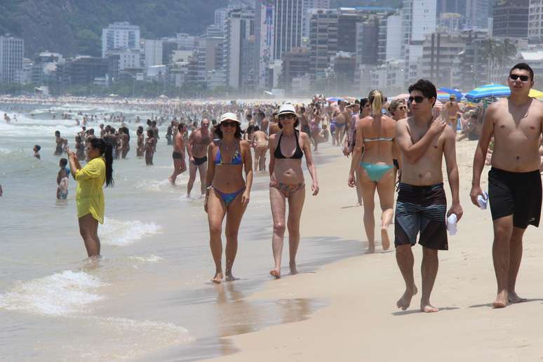 25 de dezembro: cariocas e turistas aproveitam o calor do dia de Natal e lotam as prais do Rio de Janeiro.