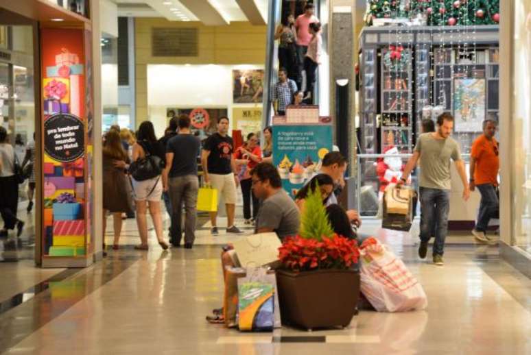 Segundo a Associação Brasileira de Lojistas de Shopping, é o maior recuo da última década