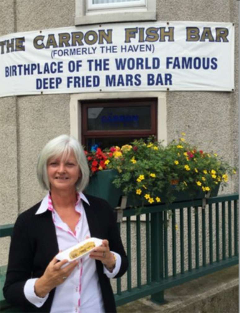 Propaganda de barra de chocolate frita &eacute; banida na Esc&oacute;cia