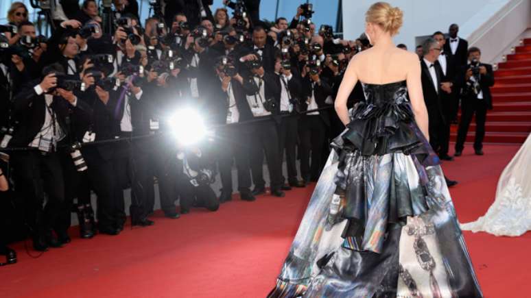 Mulheres s&oacute; poderiam desfilar pelo tapete vermelho do Festival de Cannes usando salto alto