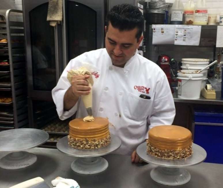 Buddy trabalhando na Carlo's Bakery Marlton, em New Jersey (Foto: Reprodu&ccedil;&atilde;o/Instagram @buddyvalastro)