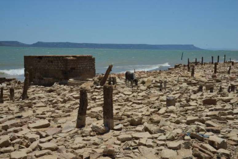 Cidade Nova - Seca exp&otilde;e ru&iacute;nas de cidades inundadas para a constru&ccedil;&atilde;o da barragem de Sobradinho, no fim da d&eacute;cada de 1970 