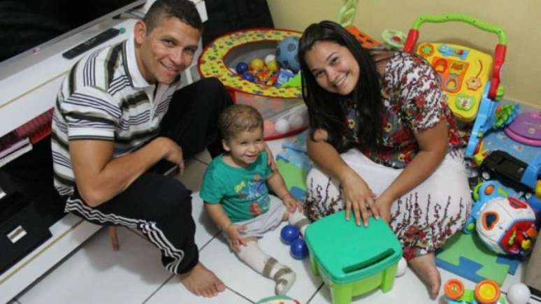 Nadja Kelly e Danilo Cavalcanti, com o filho, Pedro Gabriel
