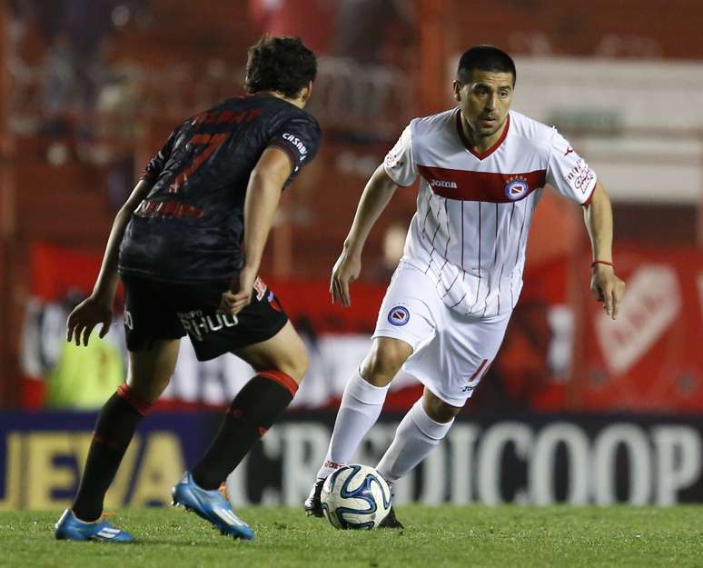 Riquelme, que está com 37 anos, encerrou carreira jogando pelo Argentino Juniors na Segunda Divisão do Campeonato Argentino, em 2014