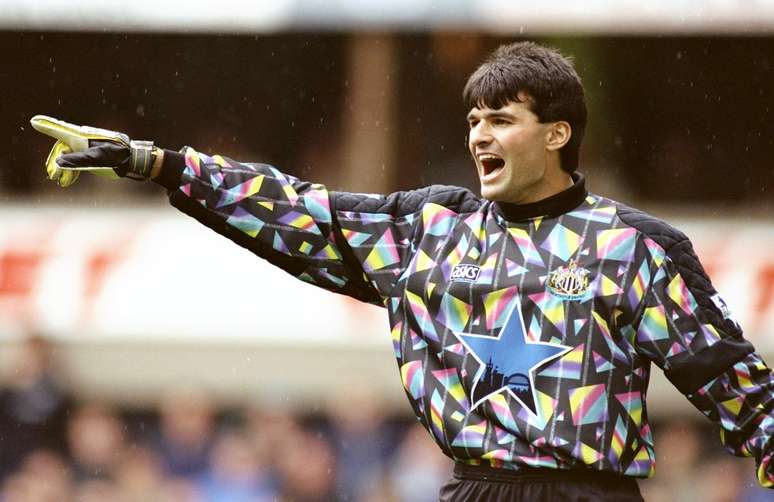 Pavel Srnicek em ação pelo Newcastle em 1995