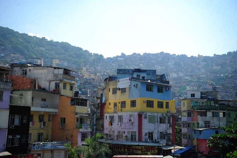 Estupro aconteceu na Favela da Rocinha (RJ) no último dia 25; vítima é moradora da comunidade