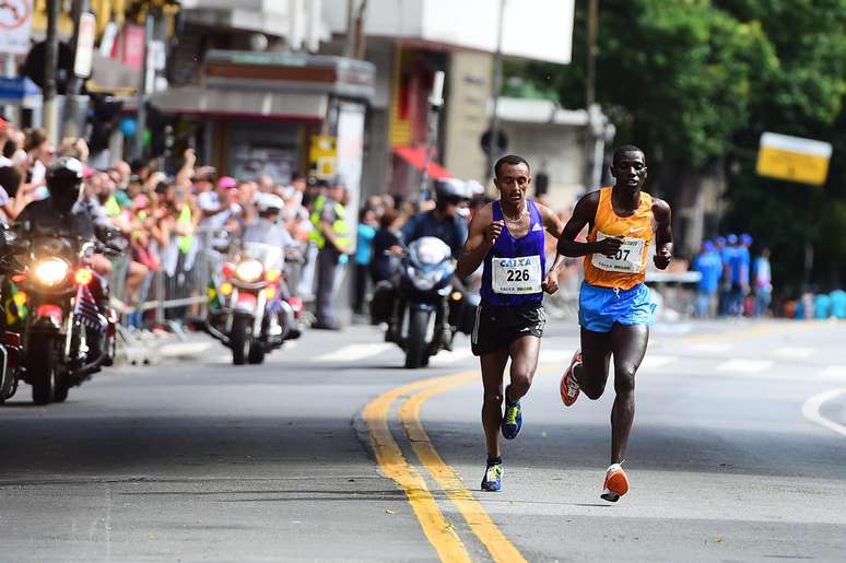 Stanley Biwott (207) venceu pela terceira vez a Corrida de São Silvestre