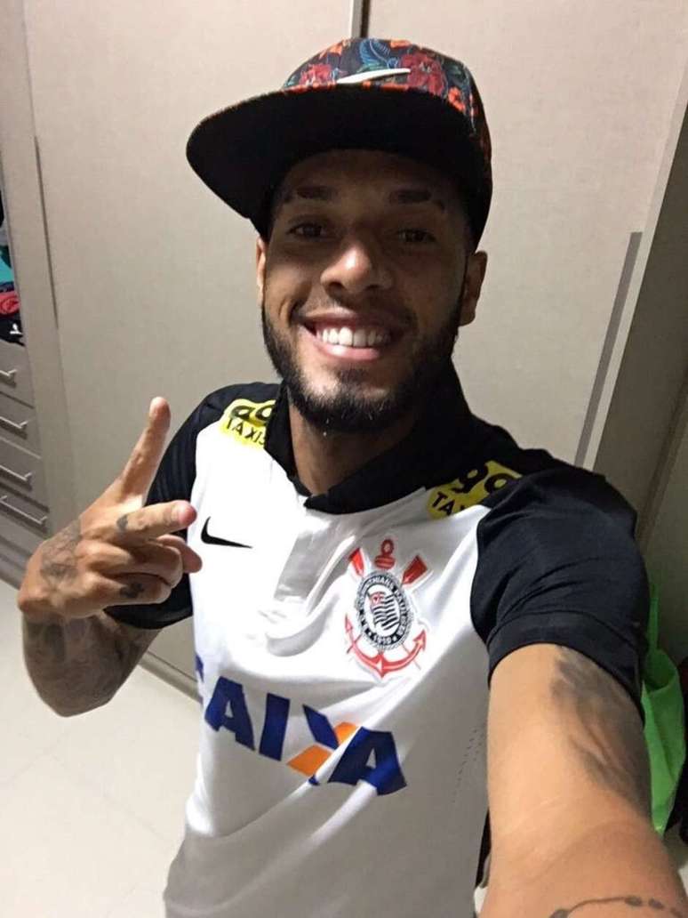 Paulinho disse que vestiu camisa do Corinthians ao perder aposta
