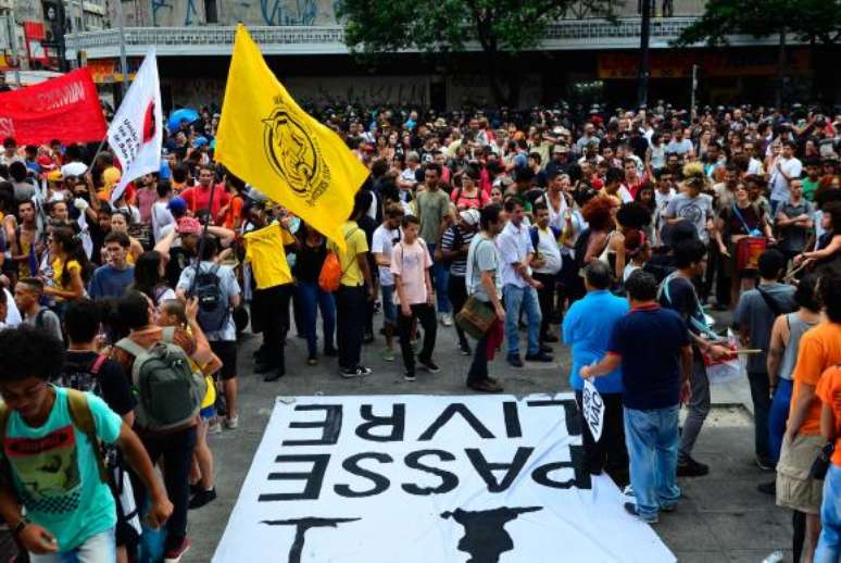 Movimento Passe Livre protesta contra aumento de tarifas do transporte 