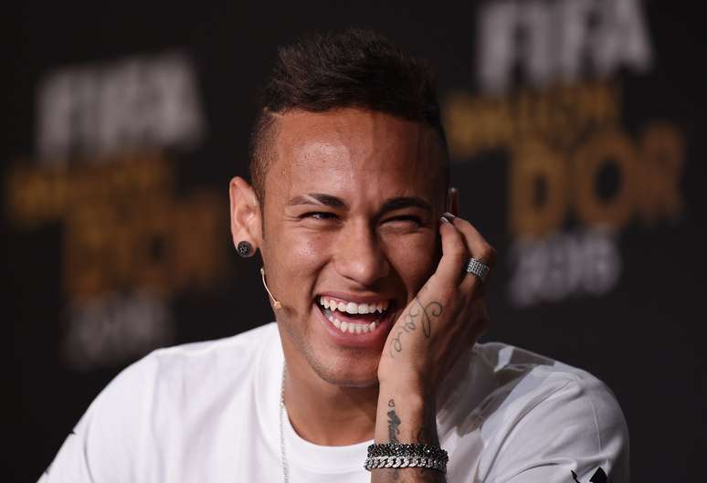 Neymar concorre pela primeira vez à Bola de Ouro da Fifa