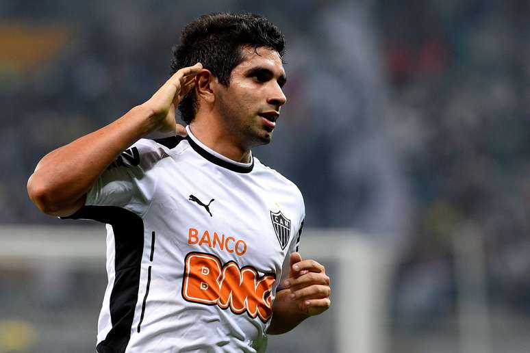 Perto do Corinthians, Guilherme diz que prefere jogar no meio campo