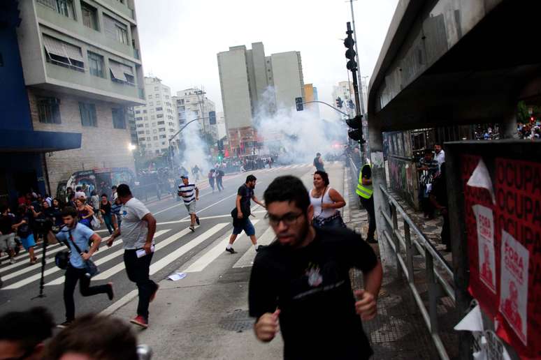 Confronto com muitos feridos durante protesto de integrantes do Movimento Passe Livre (MPL), na cidade de São Paulo