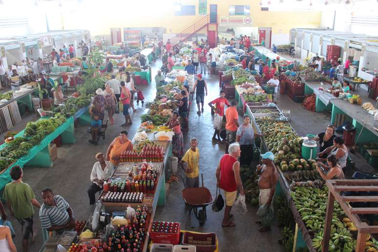 A manhã de sábado é movimentada no Mercado Municipal de Porto Seguro