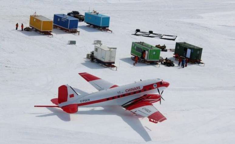 Aeronaves com sensores sobrevoam a Antártida para mapear topografia local
