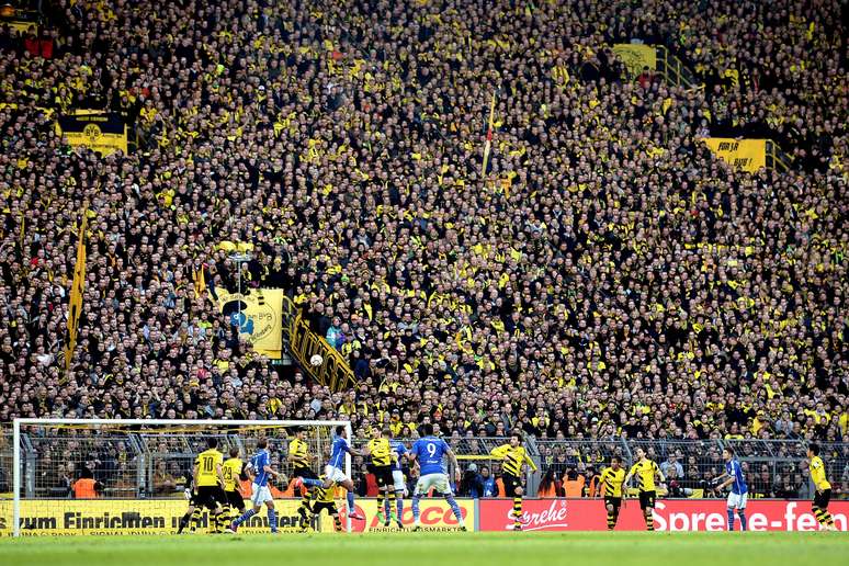A "muralha amarela" lota todos os jogos do Borussia Dortmund no Signal Iduna Park