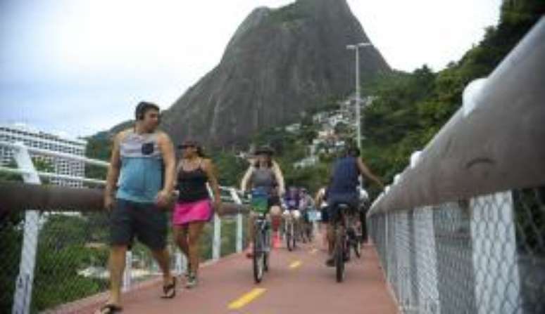 Ciclistas, cariocas e turistas desfrutam da nova ciclovia