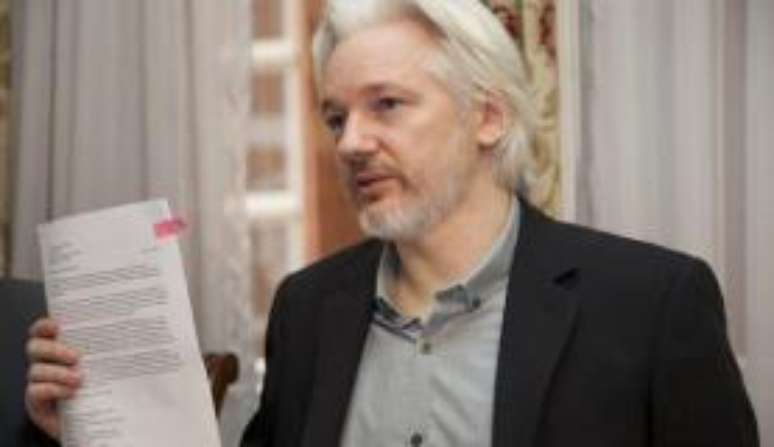 Assange é acusado por uma sueca de um estupro que teria acontecido a região de Estocolmo em agosto de 2010