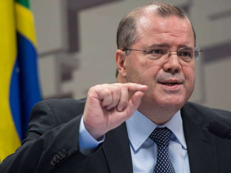 Presidente do BC, Alexandre Tombini enviou sinais contradit&oacute;rios para o mercado sobre o rumos dos juros