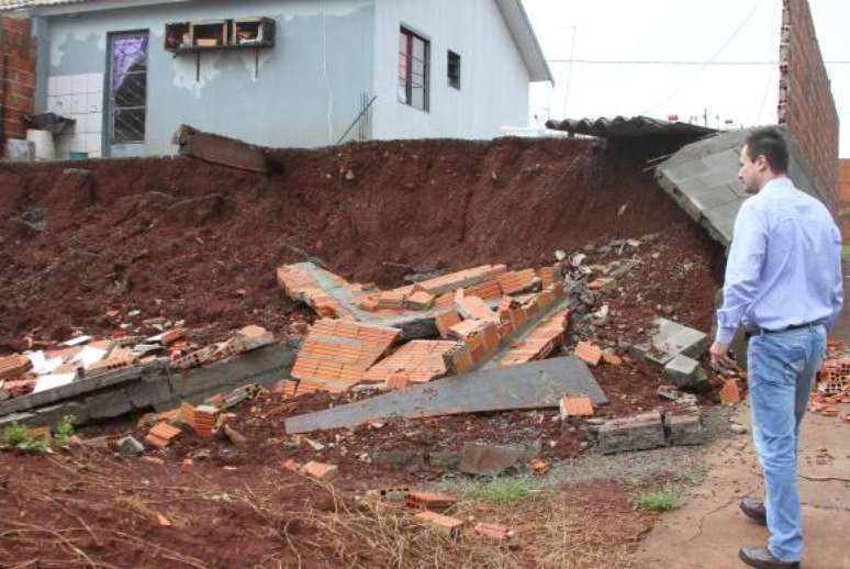 Casas atingidas pela chuva em Rolândia