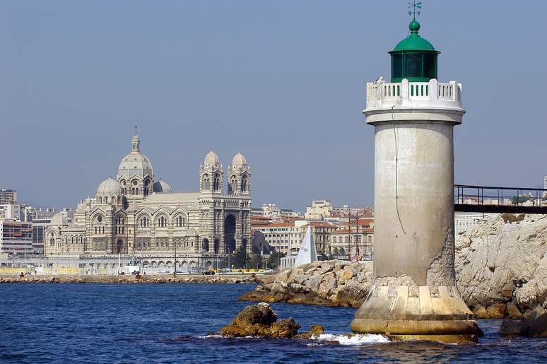 Catedral de la Major  tem cúpulas que homenageiam as antigas viagens para o Oriente distante