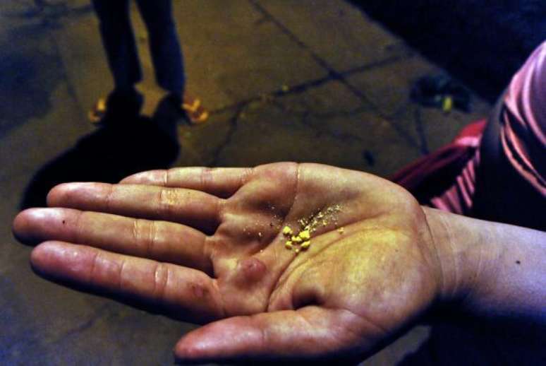 O  crack  é  uma  forma  de  apresentação  da  cocaína,  que  é  usada  em  forma  de  pedra 