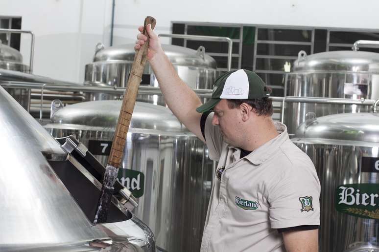 A Bierland, instalada em Blumenau (SC), produz 12 tipos de cerveja, incluindo a Vienna e a Weisen