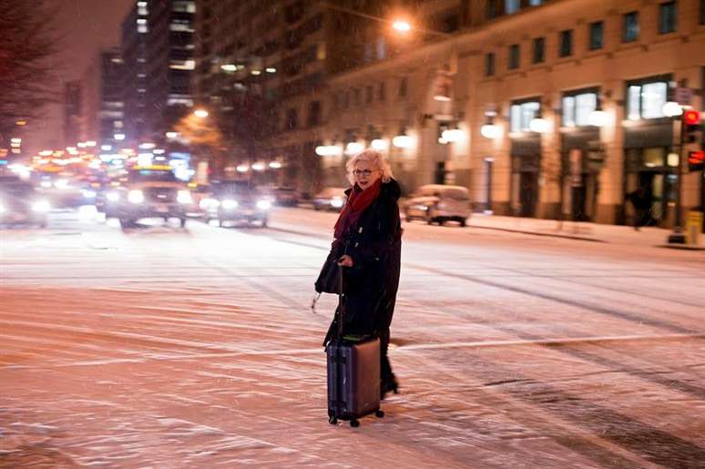 Neve em rua de Washington