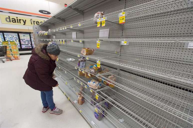 População corre aos supermercados para se abastecer antes da chegada da neve