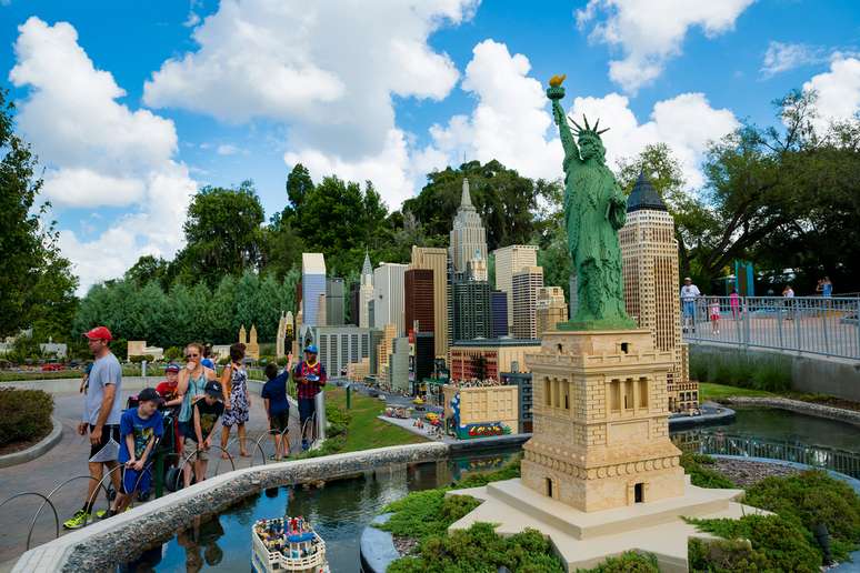 As gigantescas maquetes de cidades e pontos turísticos construídas com peças de Lego estão entre as atrações
