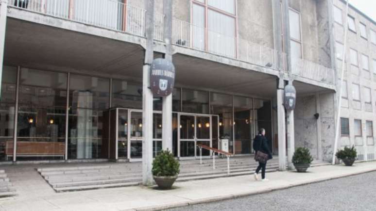 Pol&iacute;tico Peder Udengaard vai embora a p&eacute; ap&oacute;s conversa com a BBC Brasil 