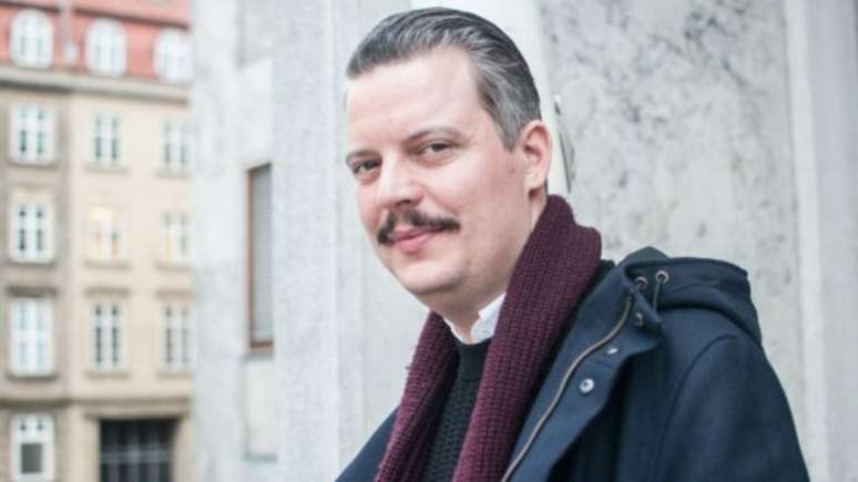 Peder Udengaard tem mandato, mas mant&eacute;m uma vida sem regalias 