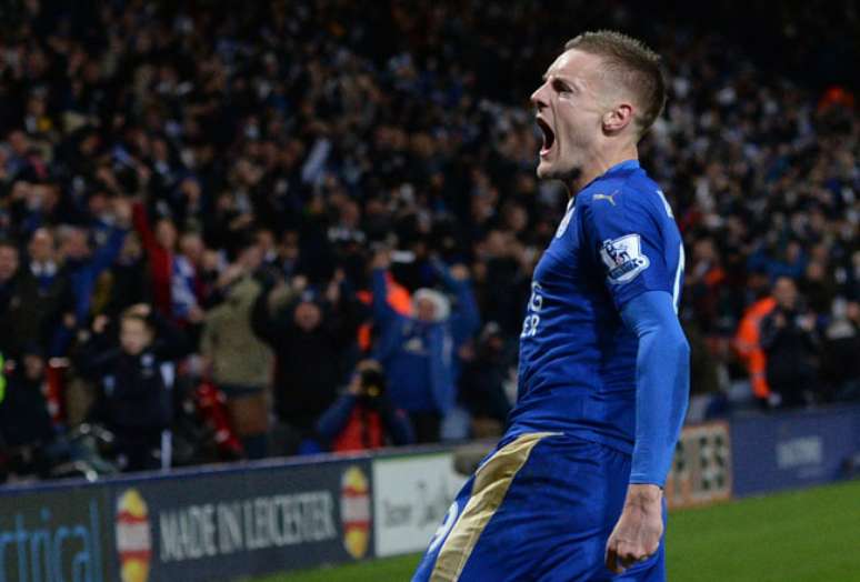 Vardy comando o ataque do Leicester, líder do Campeonato Inglês