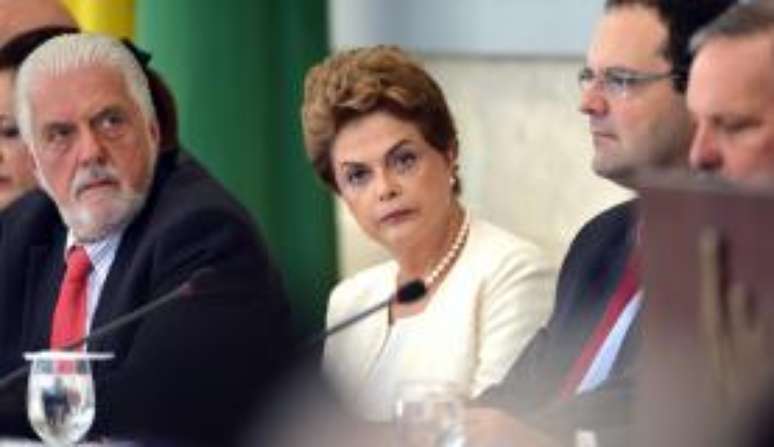O ministro da Casa Civil, Jaques Wagner, a presidente Dilma Rousseff e o ministro da Fazenda, Nelson Barbosa.