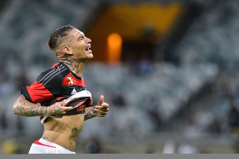 Atacante comentou as diferenças sobre seu posicionamento na seleção peruana, comandada por Ricardo Gareca, e no Flamengo de Muricy Ramalho