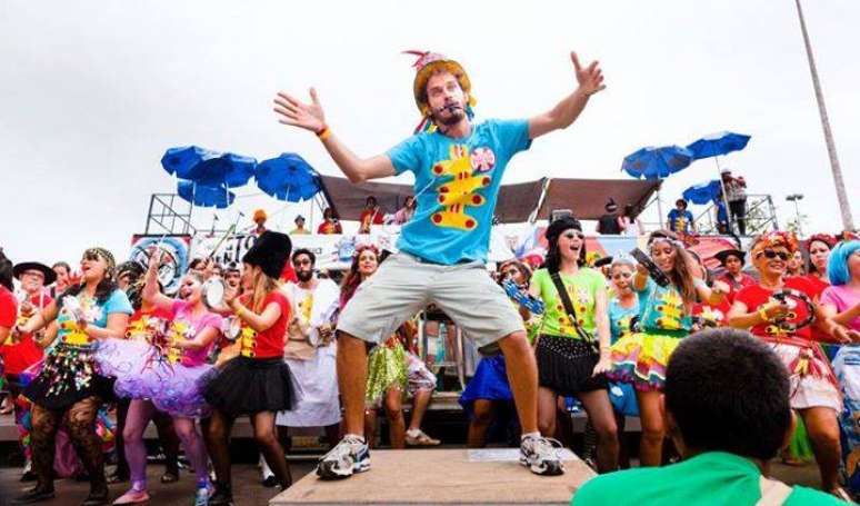 O bloco que abriu o Carnaval 2016 em São Paulo é famoso por tocar apenas músicas dos Beatles em diversos ritmos brasileiros, como samba, maracatu, afoxé e funk