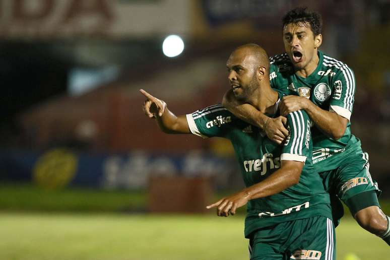 Alecssandro comemora o primeiro gol do Palmeiras sobre o Botafogo na estreia do Campeonato Paulista