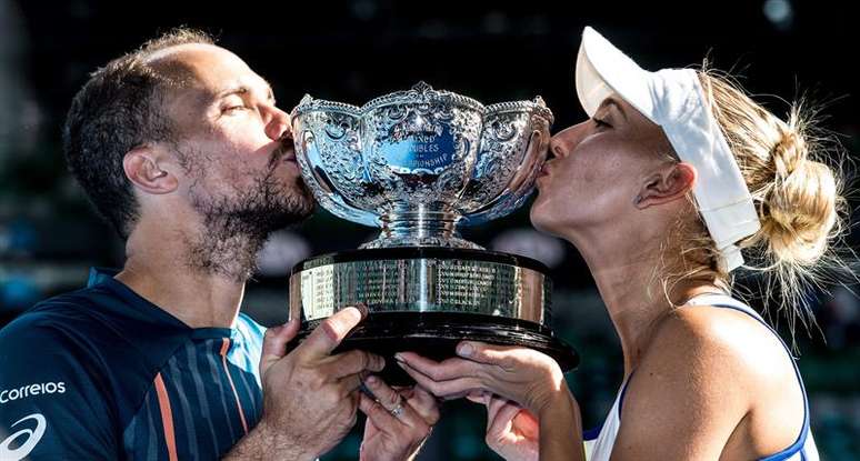 Soares e Vesnina superaram na grande decisão a americana Coco Vandeweghe e o romeno Horia Tecau por 2 sets a 1