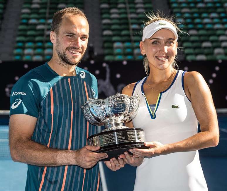 Soares e Vesnina superaram na grande decisão a americana Coco Vandeweghe e o romeno Horia Tecau por 2 sets a 1